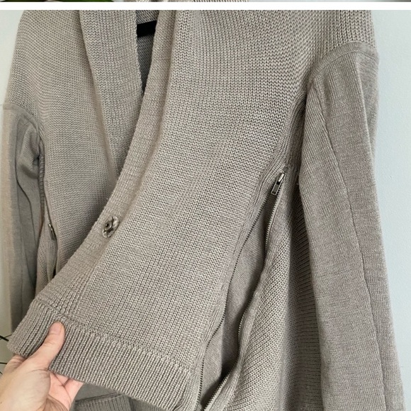 Lululemon Wrap it Up sweater- 100% merino wool - Picture 9 of 10